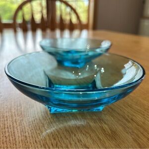 Hazel Ware Capri Blue Colonial Pattern Round
6" Pair Hazel Ware pair of bowls